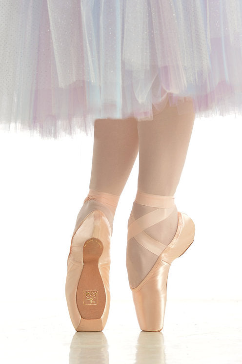 Gaynor Minden - Lyra - Classic Fit- Pointe Shoe - Narrow (Larger Sizes